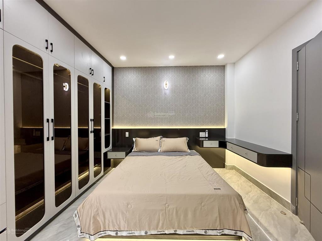 Nhà bên trường học, đường trần thị năm, dt 4,5x12m, lửng, 3lầu, 4pn, gara ô tô, sân thượng