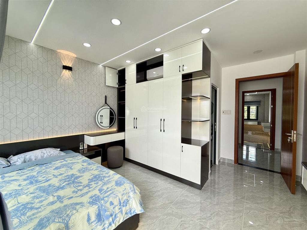 Nhà hẻm xe hơi đường tx 25, dt4x13m, lửng, 3 lầu, gara ô tô, 4pn, sân thượng trước sau, 6tỷ