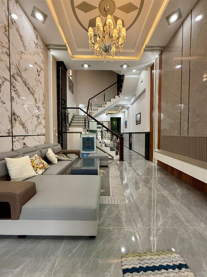 Nhà mặt tiền đường tx 43, dt4x16m, trệt, 3lầu, sân trước rộng, 4pn, 5vs, sân thượng, 6.35 tỷ