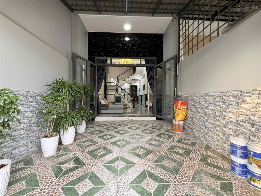 Nhà mặt tiền đường tx 43, dt4x16m, trệt, 3lầu, sân trước rộng, 4pn, 5vs, sân thượng, 6.35 tỷ