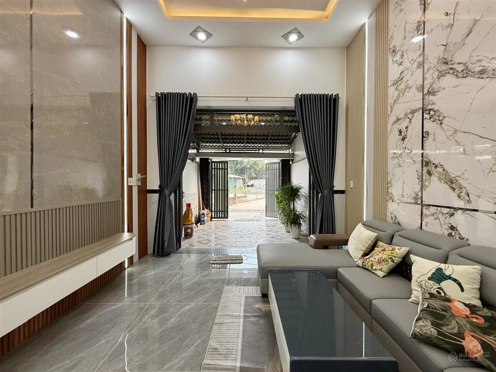 Nhà mặt tiền đường tx 43, dt4x16m, trệt, 3lầu, sân trước rộng, 4pn, 5vs, sân thượng, 6.35 tỷ