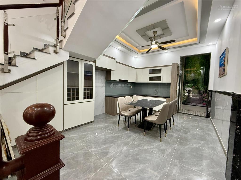 Nhà mặt tiền đường tx 43, dt4x16m, trệt, 3lầu, sân trước rộng, 4pn, 5vs, sân thượng, 6.35 tỷ