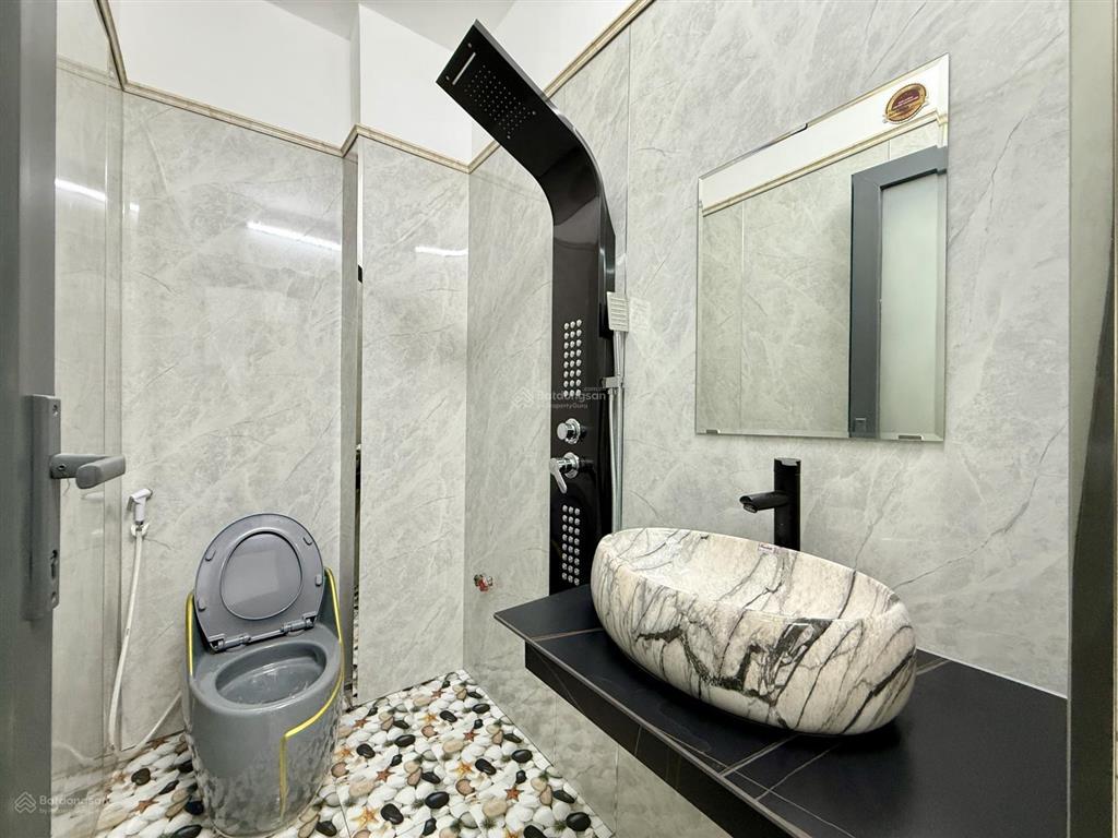 Nhà mặt tiền đường tx 43, dt4x16m, trệt, 3lầu, sân trước rộng, 4pn, 5vs, sân thượng, 6.35 tỷ