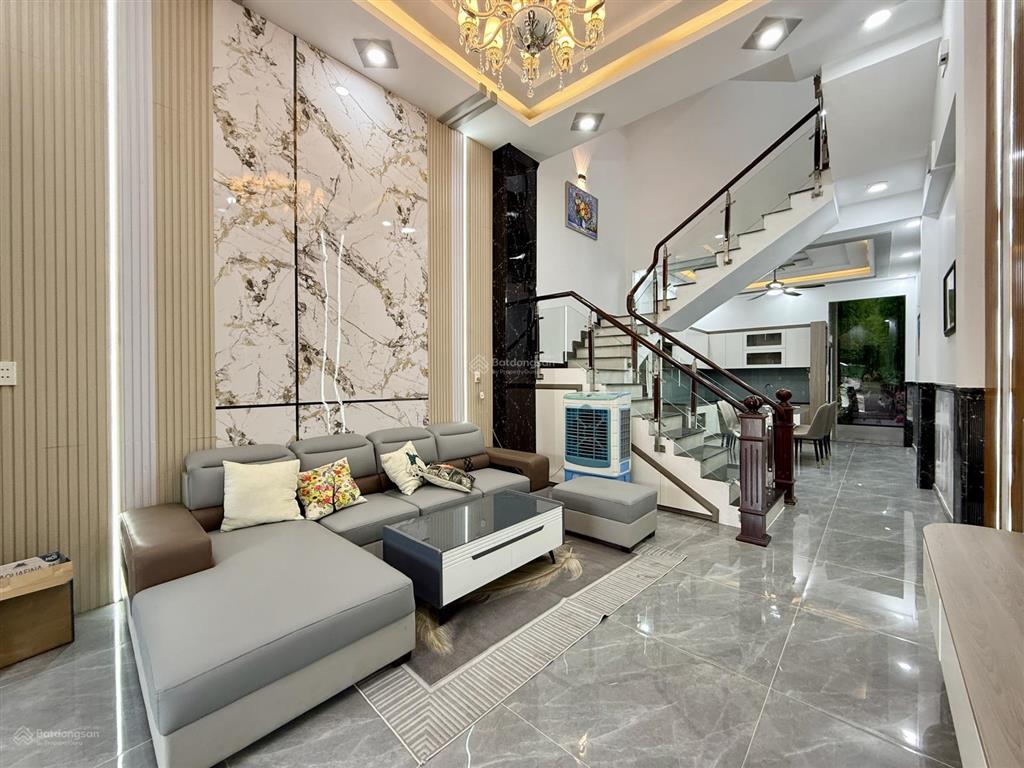 Nhà mặt tiền đường tx 43, dt4x16m, trệt, 3lầu, sân trước rộng, 4pn, 5vs, sân thượng, 6.35 tỷ