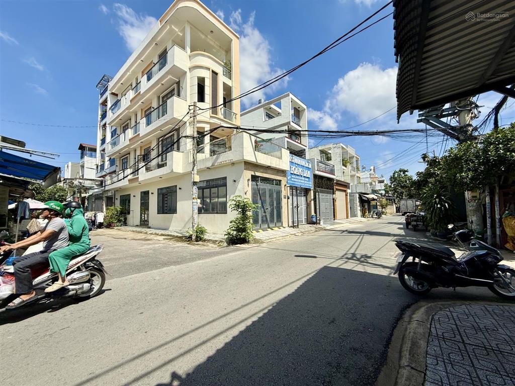 Nhà sát bên cv phần mềm quang trung, dt4x18m, lửng, 3lầu, 4pn, p.thờ, gara ô tô, s.thượng, 8.6 tỷ
