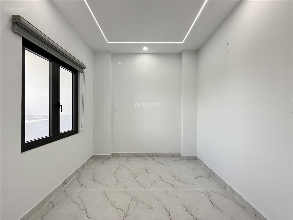 Nhà sát bên cv phần mềm quang trung, dt4x18m, lửng, 3lầu, 4pn, p.thờ, gara ô tô, s.thượng, 8.6 tỷ