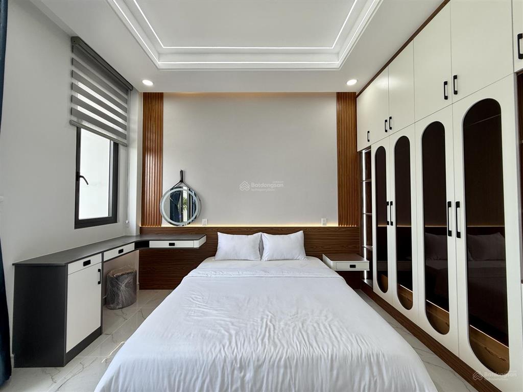 Nhà sát bên cv phần mềm quang trung, dt4x18m, lửng, 3lầu, 4pn, p.thờ, gara ô tô, s.thượng, 8.6 tỷ
