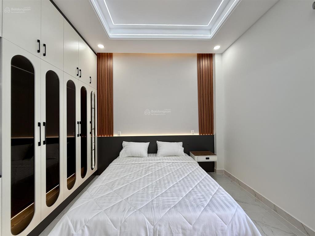 Nhà sát bên cv phần mềm quang trung, dt4x18m, lửng, 3lầu, 4pn, p.thờ, gara ô tô, s.thượng, 8.6 tỷ