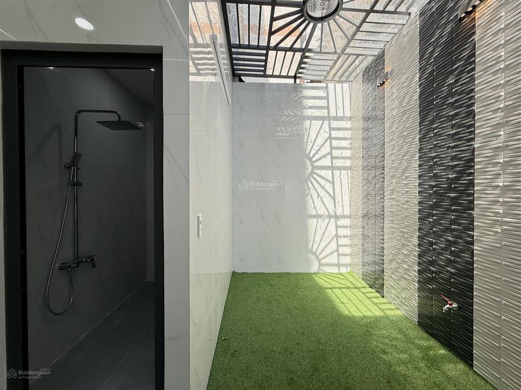 Nhà sát bên cv phần mềm quang trung, dt4x18m, lửng, 3lầu, 4pn, p.thờ, gara ô tô, s.thượng, 8.6 tỷ