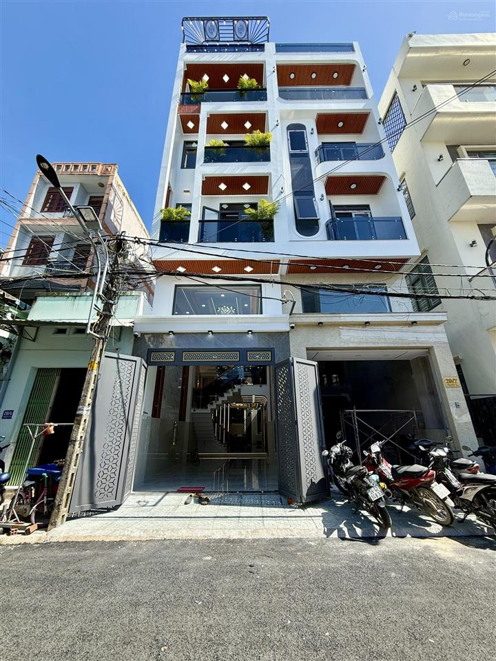 Nhà sát bên cv phần mềm quang trung, dt4x18m, lửng, 3lầu, 4pn, p.thờ, gara ô tô, s.thượng, 8.6 tỷ