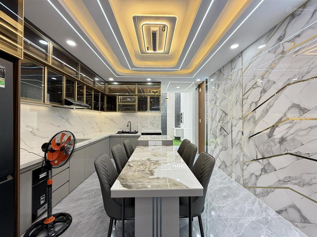 Nhà sát bên cv phần mềm quang trung, dt4x18m, lửng, 3lầu, 4pn, p.thờ, gara ô tô, s.thượng, 8.6 tỷ
