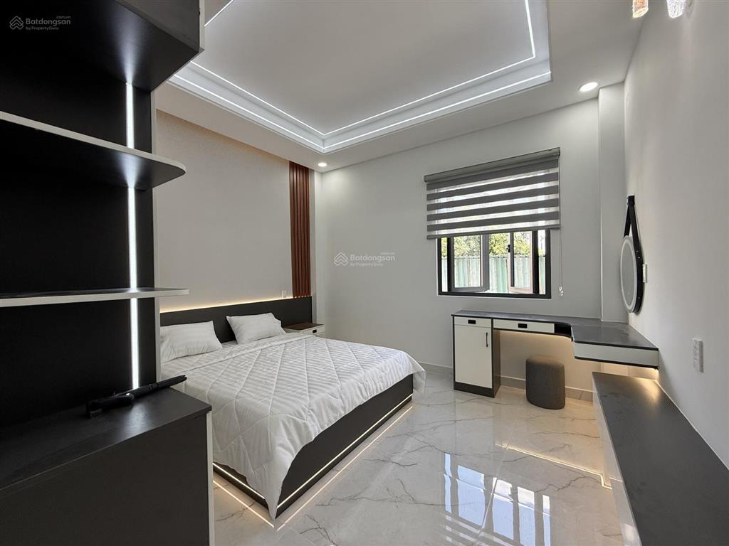Nhà sát bên cv phần mềm quang trung, dt4x18m, lửng, 3lầu, 4pn, p.thờ, gara ô tô, s.thượng, 8.6 tỷ