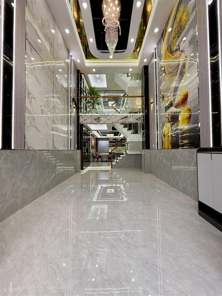 Nhà ngay sát bên ngã tư ga, dt 4x16m, lửng, 3lầu, 4pn, 5vs, p. thờ, s. thượng, gara xe, 6.85 tỷ