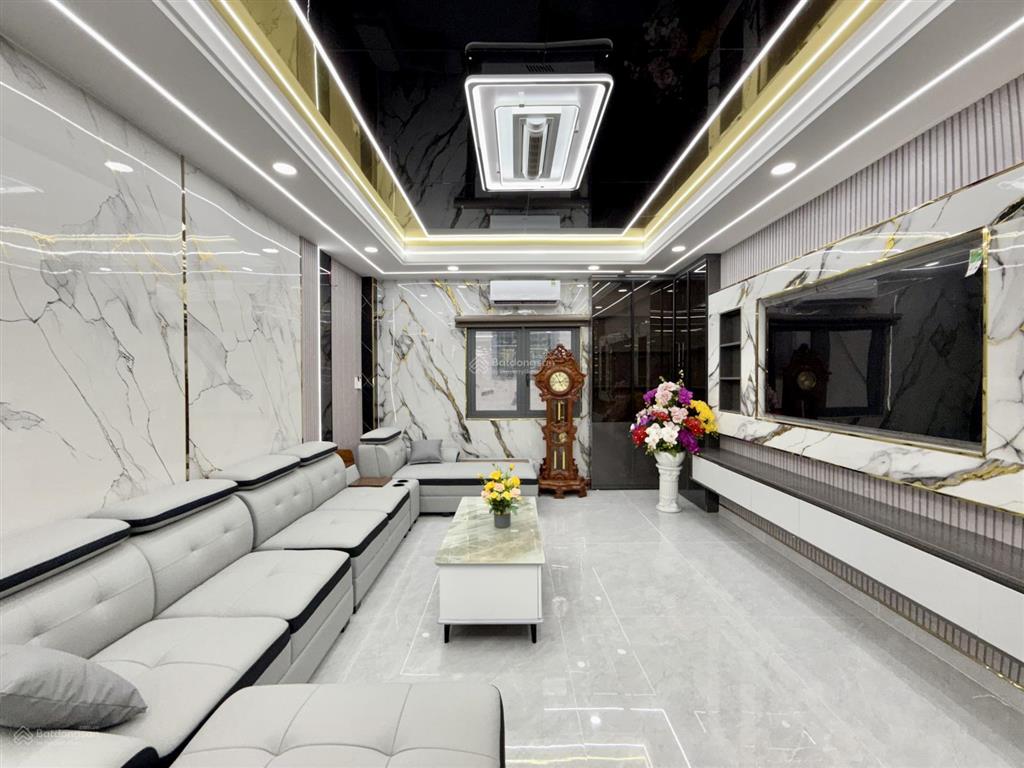 Nhà ngay sát bên ngã tư ga, dt 4x16m, lửng, 3lầu, 4pn, 5vs, p. thờ, s. thượng, gara xe, 6.85 tỷ