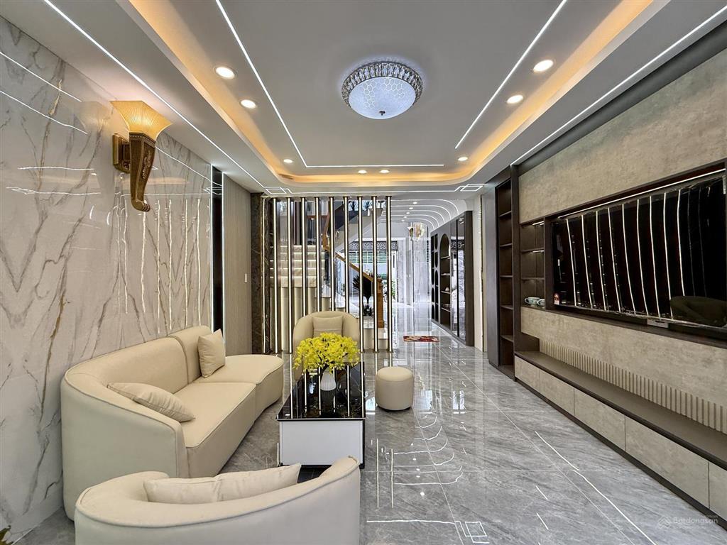 Nhà có thang máy đường thông dt 4x20m, lửng, 3 lầu, 4pn, gara ô tô, p. thờ, sân thượng, 7.9 tỷ