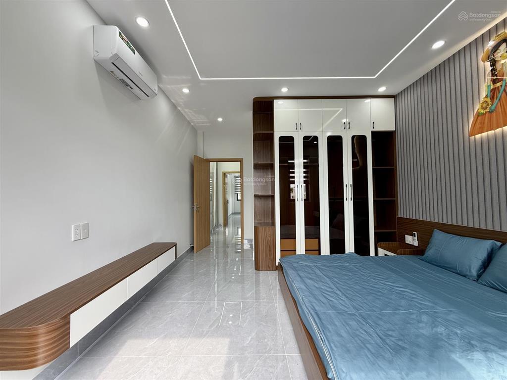 Nhà có thang máy đường thông dt 4x20m, lửng, 3 lầu, 4pn, gara ô tô, p. thờ, sân thượng, 7.9 tỷ