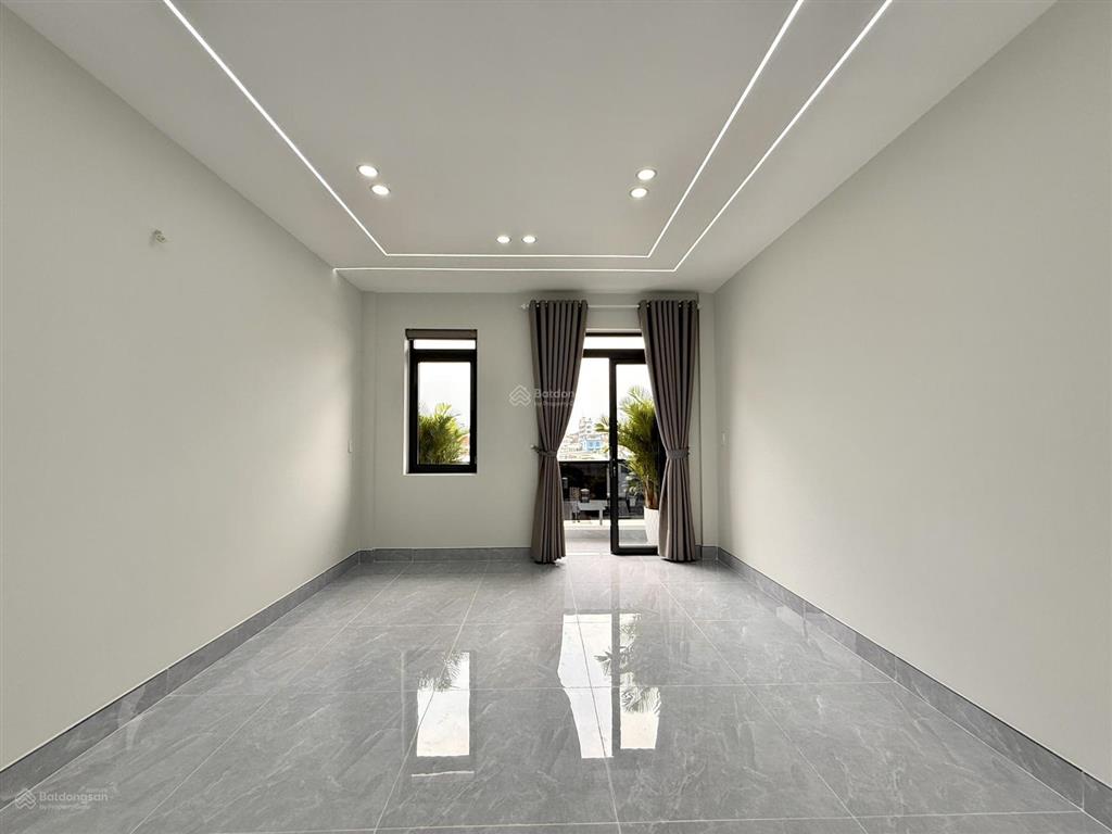Nhà có thang máy đường thông dt 4x20m, lửng, 3 lầu, 4pn, gara ô tô, p. thờ, sân thượng, 7.9 tỷ