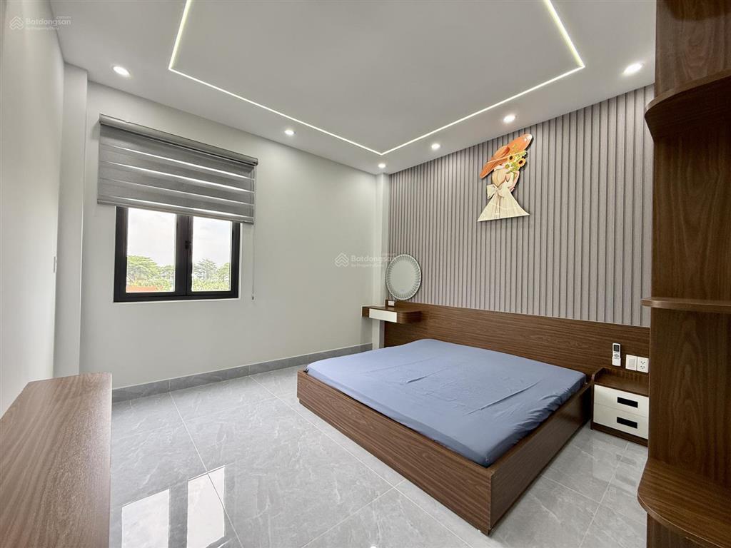 Nhà có thang máy đường thông dt 4x20m, lửng, 3 lầu, 4pn, gara ô tô, p. thờ, sân thượng, 7.9 tỷ