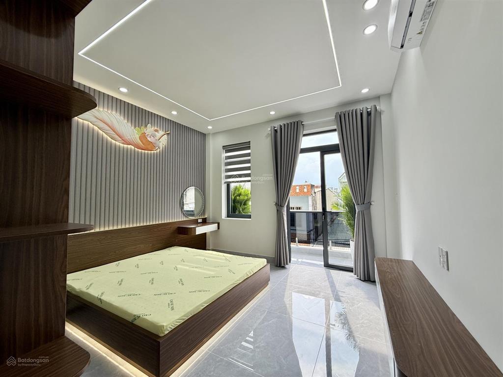 Nhà có thang máy đường thông dt 4x20m, lửng, 3 lầu, 4pn, gara ô tô, p. thờ, sân thượng, 7.9 tỷ