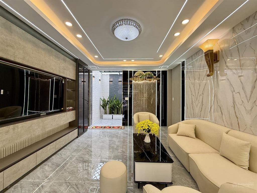 Nhà có thang máy đường thông dt 4x20m, lửng, 3 lầu, 4pn, gara ô tô, p. thờ, sân thượng, 7.9 tỷ