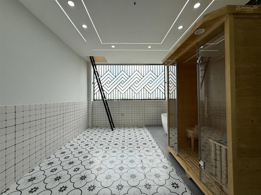 Nhà có thang máy đường thông dt 4x20m, lửng, 3 lầu, 4pn, gara ô tô, p. thờ, sân thượng, 7.9 tỷ