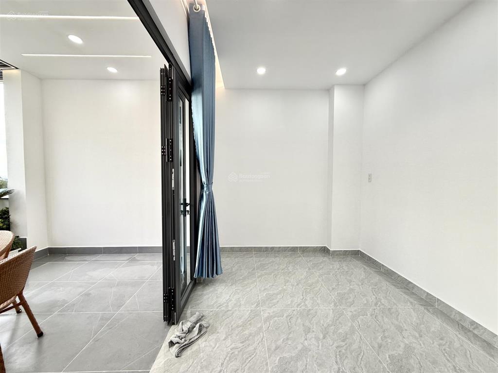 Nhà mặt tiền có thang máy, đường tx 25, dt4.2x25m, lửng, 4lầu, 7vs, gara ôtô, 4pn, p.thờ, s.thượng