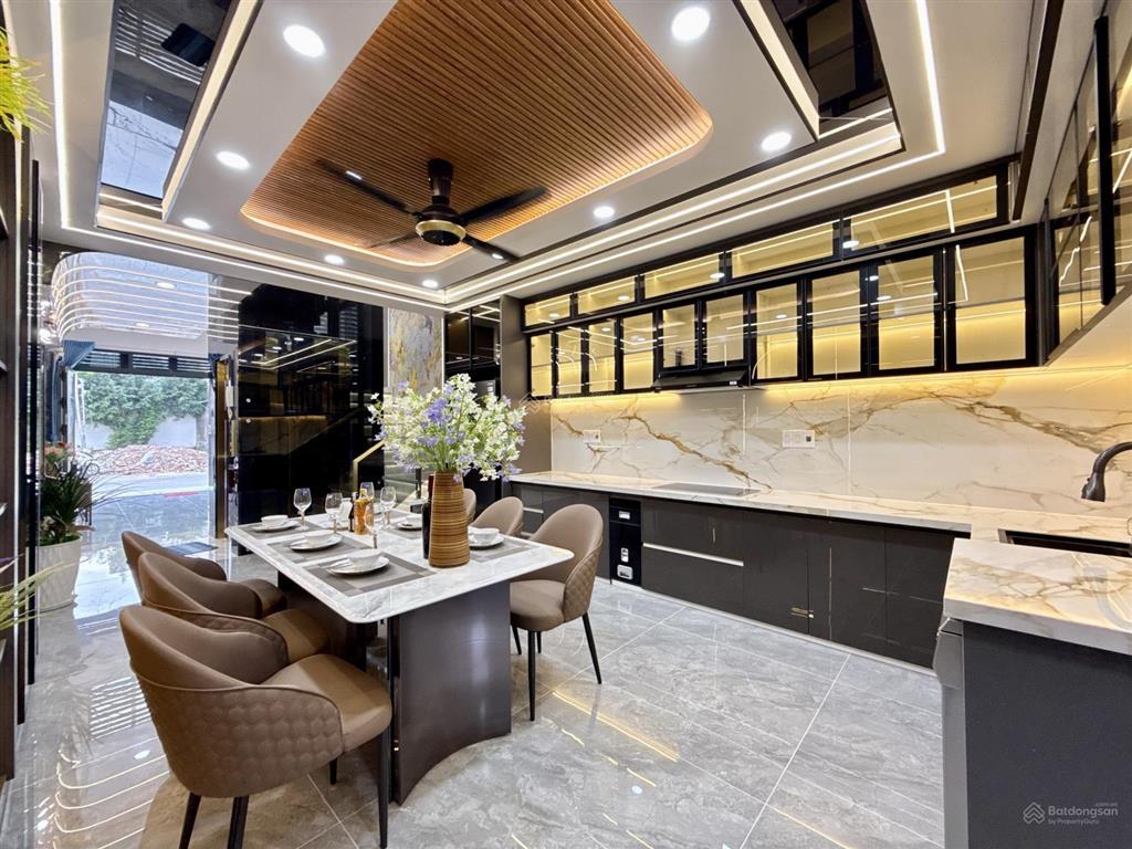 Nhà mặt tiền có thang máy, đường tx 25, dt4.2x25m, lửng, 4lầu, 7vs, gara ôtô, 4pn, p.thờ, s.thượng