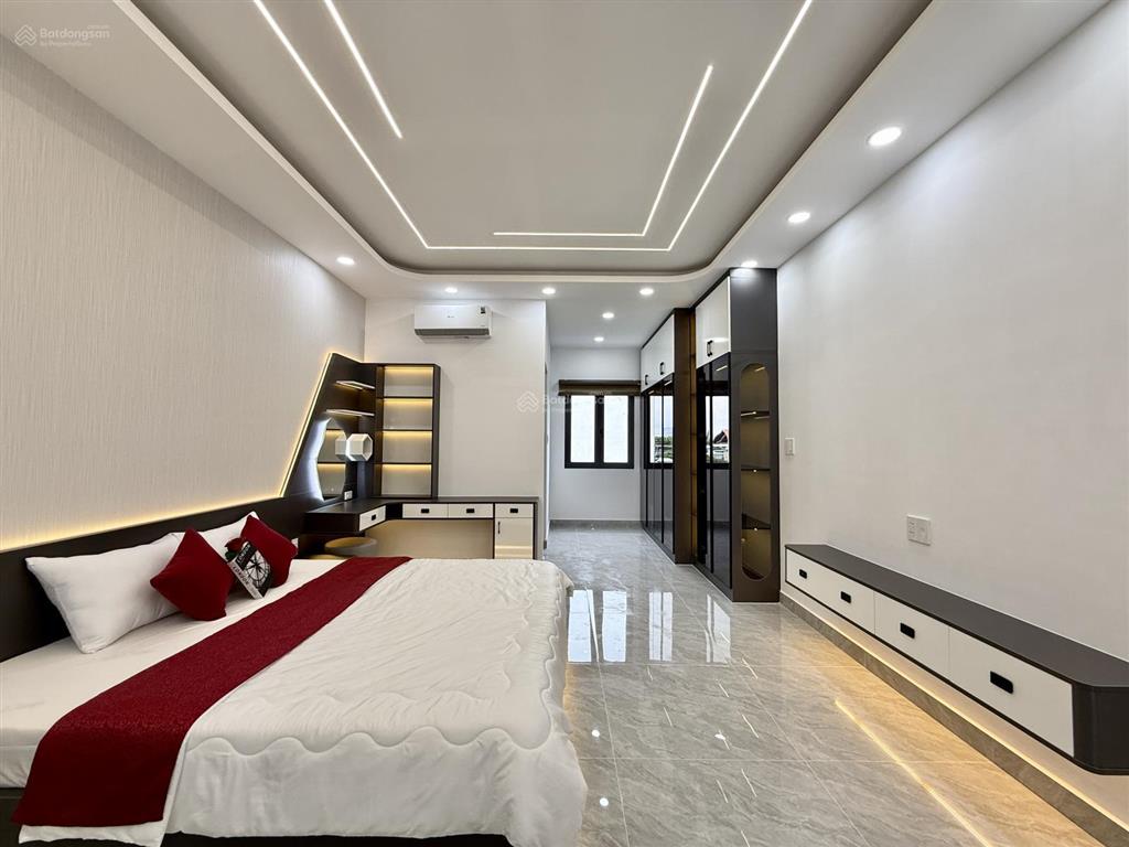 Nhà mặt tiền có thang máy, đường tx 25, dt4.2x25m, lửng, 4lầu, 7vs, gara ôtô, 4pn, p.thờ, s.thượng