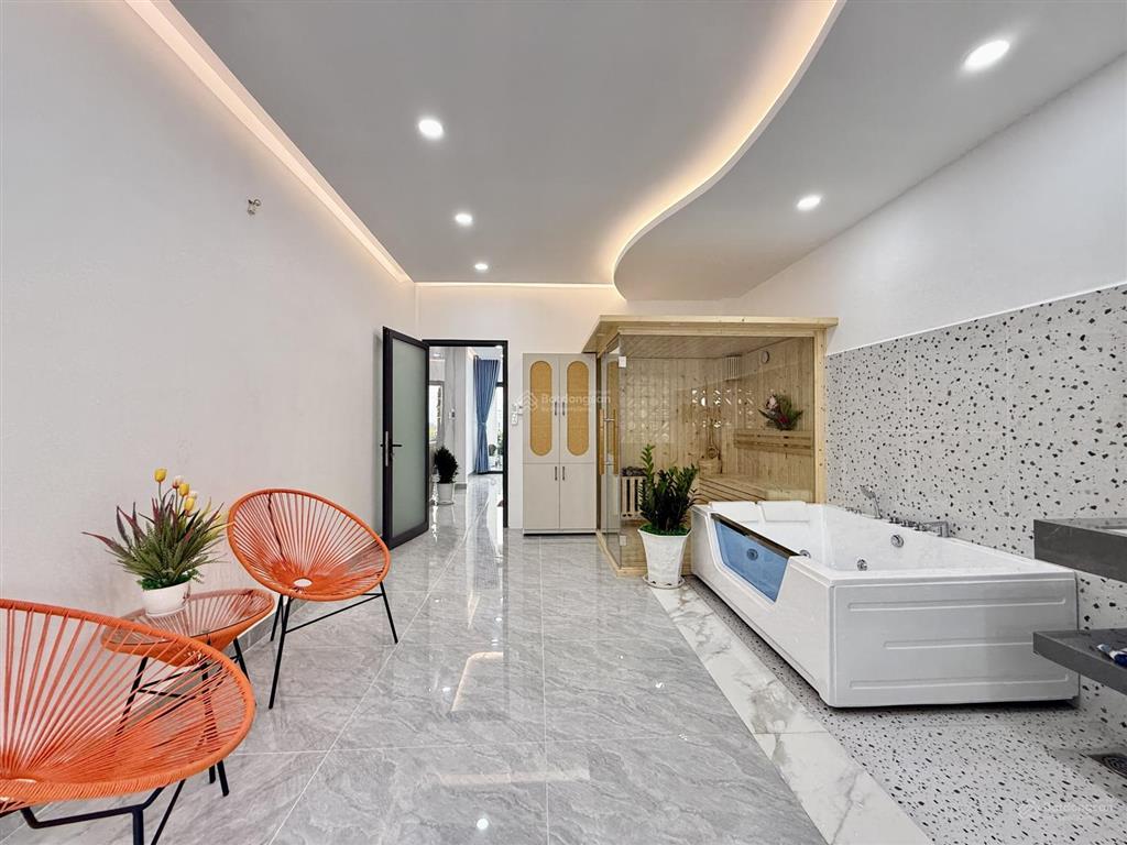 Nhà mặt tiền có thang máy, đường tx 25, dt4.2x25m, lửng, 4lầu, 7vs, gara ôtô, 4pn, p.thờ, s.thượng