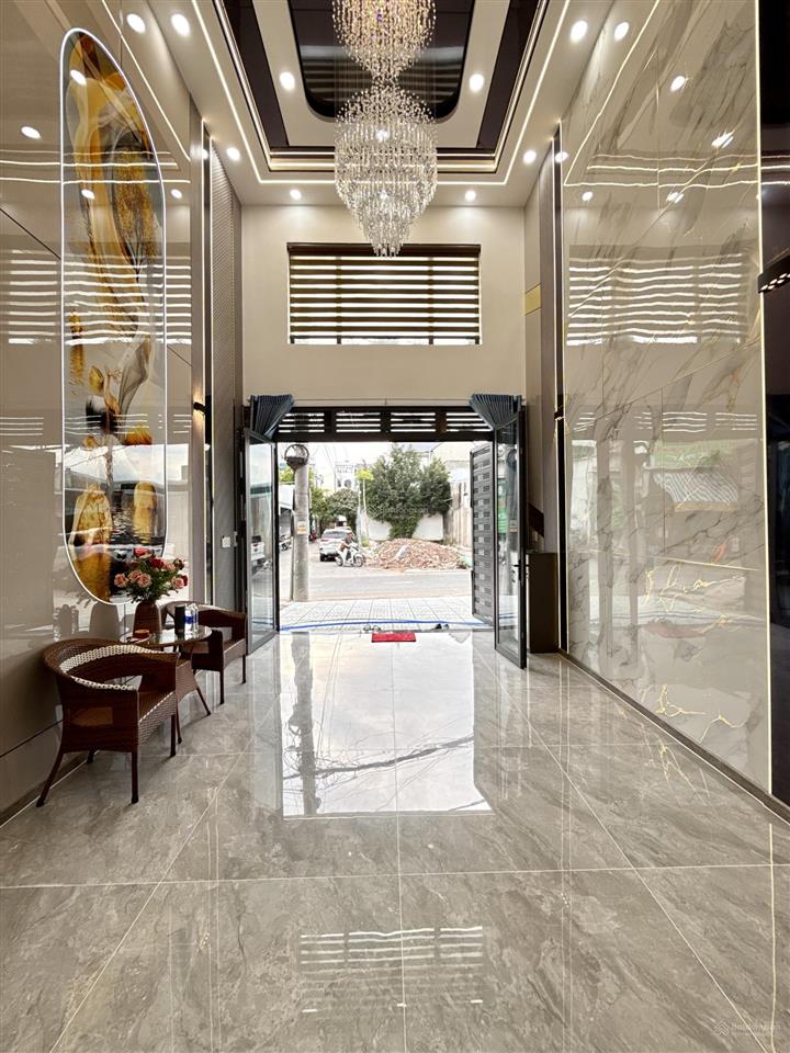 Nhà mặt tiền có thang máy, đường tx 25, dt4.2x25m, lửng, 4lầu, 7vs, gara ôtô, 4pn, p.thờ, s.thượng