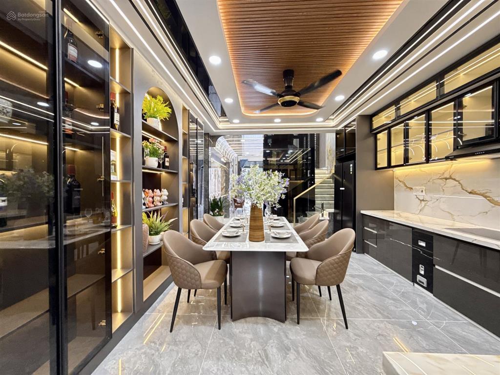 Nhà mặt tiền có thang máy, đường tx 25, dt4.2x25m, lửng, 4lầu, 7vs, gara ôtô, 4pn, p.thờ, s.thượng