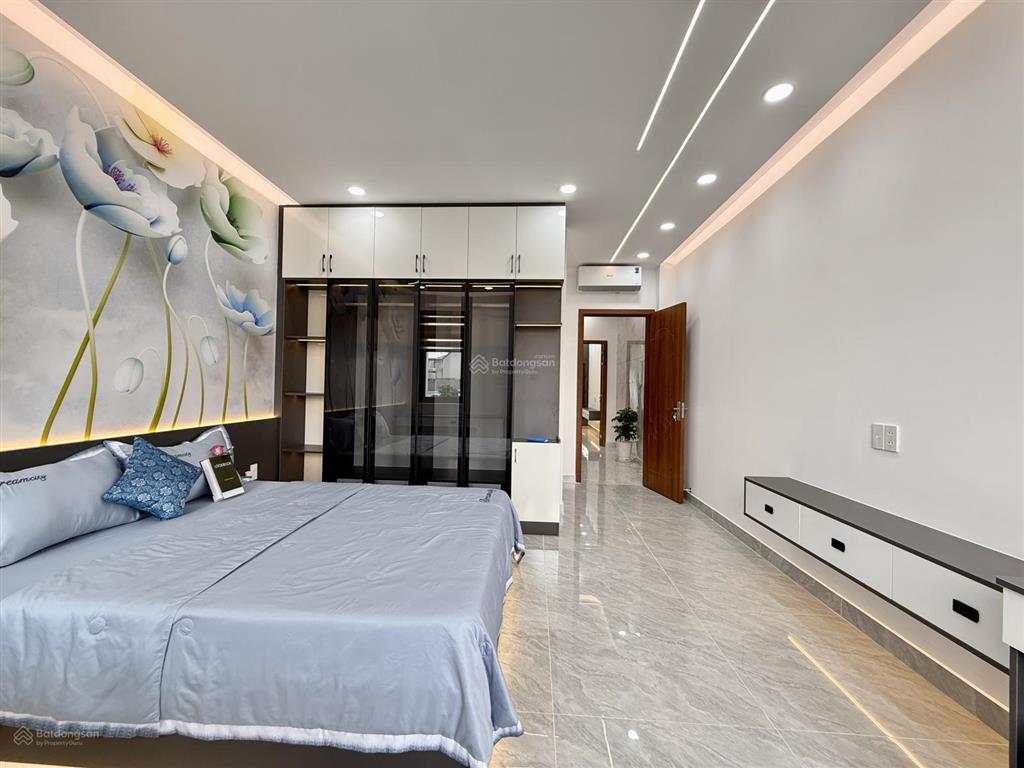 Nhà mặt tiền có thang máy, đường tx 25, dt4.2x25m, lửng, 4lầu, 7vs, gara ôtô, 4pn, p.thờ, s.thượng