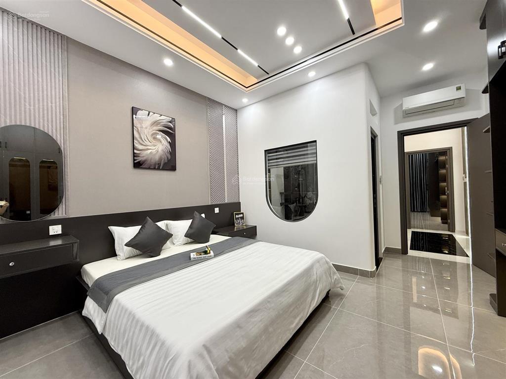 Nhà ngay bên ubp đường thạnh xuân 25, dt4x16m, lửng, 3lầu, 4pn, 5vs, gara ôtô, sân thượng,6.65 tỷ