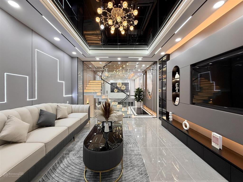 Nhà ngay bên ubp đường thạnh xuân 25, dt4x16m, lửng, 3lầu, 4pn, 5vs, gara ôtô, sân thượng,6.65 tỷ