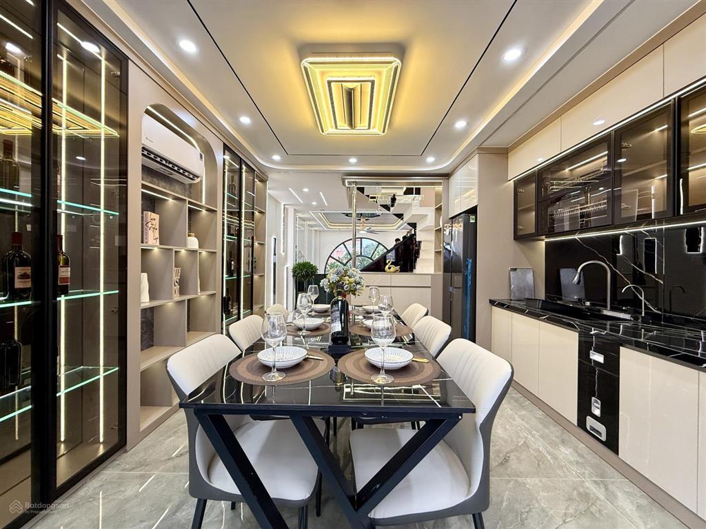 Nhà full nội thất, đường tx 25, dt4x14m, lửng, 3 lầu, 4pn, 6vs, gara ôtô, p.thờ, sân thượng,