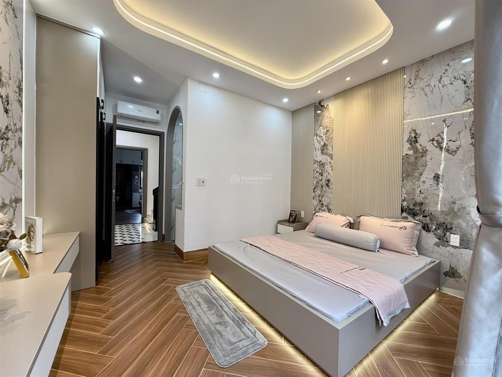 Nhà full nội thất, đường tx 25, dt4x14m, lửng, 3 lầu, 4pn, 6vs, gara ôtô, p.thờ, sân thượng,