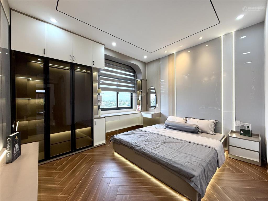 Nhà full nội thất, đường tx 25, dt4x14m, lửng, 3 lầu, 4pn, 6vs, gara ôtô, p.thờ, sân thượng,