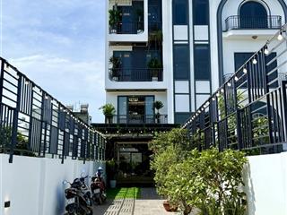 Nhà đường thông, sát bên trường cấp 2, dt 4x45m, lửng, 3lầu sân đậu 5 xe hơi 4pn, 5vs, sân thượng