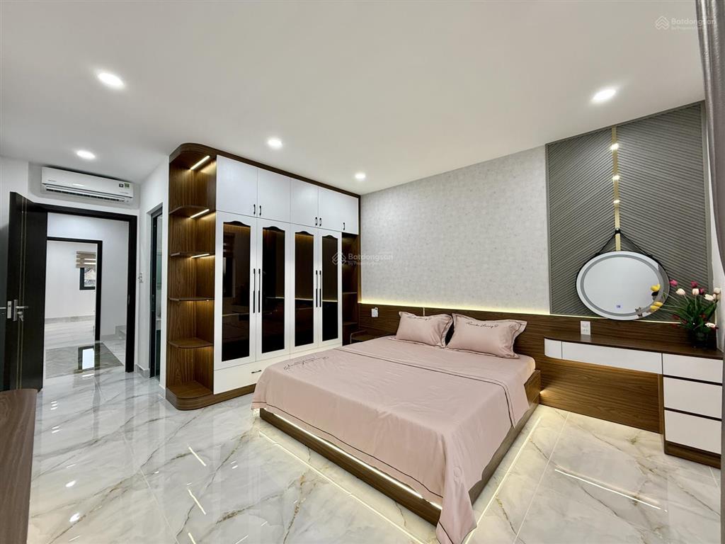 Nhà có thang máy, bên ubp và cụm trường học, dt4x20m, lửng, 3 lầu, 4pn, hướng đông nam, 8.35 tỷ