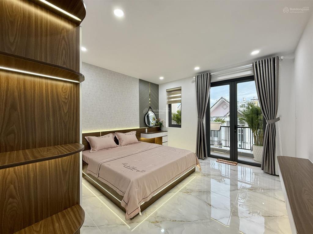 Nhà có thang máy, bên ubp và cụm trường học, dt4x20m, lửng, 3 lầu, 4pn, hướng đông nam, 8.35 tỷ