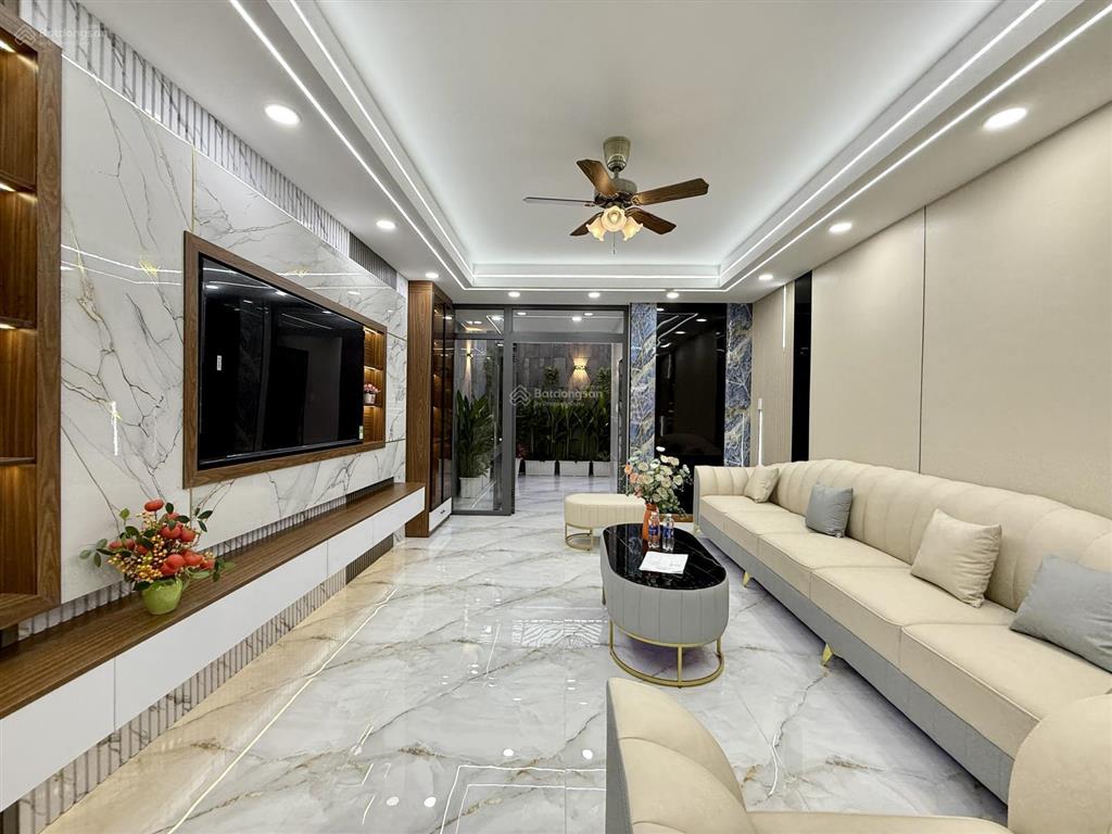 Nhà có thang máy, bên ubp và cụm trường học, dt4x20m, lửng, 3 lầu, 4pn, hướng đông nam, 8.35 tỷ