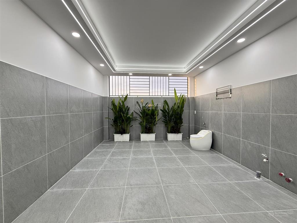 Nhà có thang máy, bên ubp và cụm trường học, dt4x20m, lửng, 3 lầu, 4pn, hướng đông nam, 8.35 tỷ