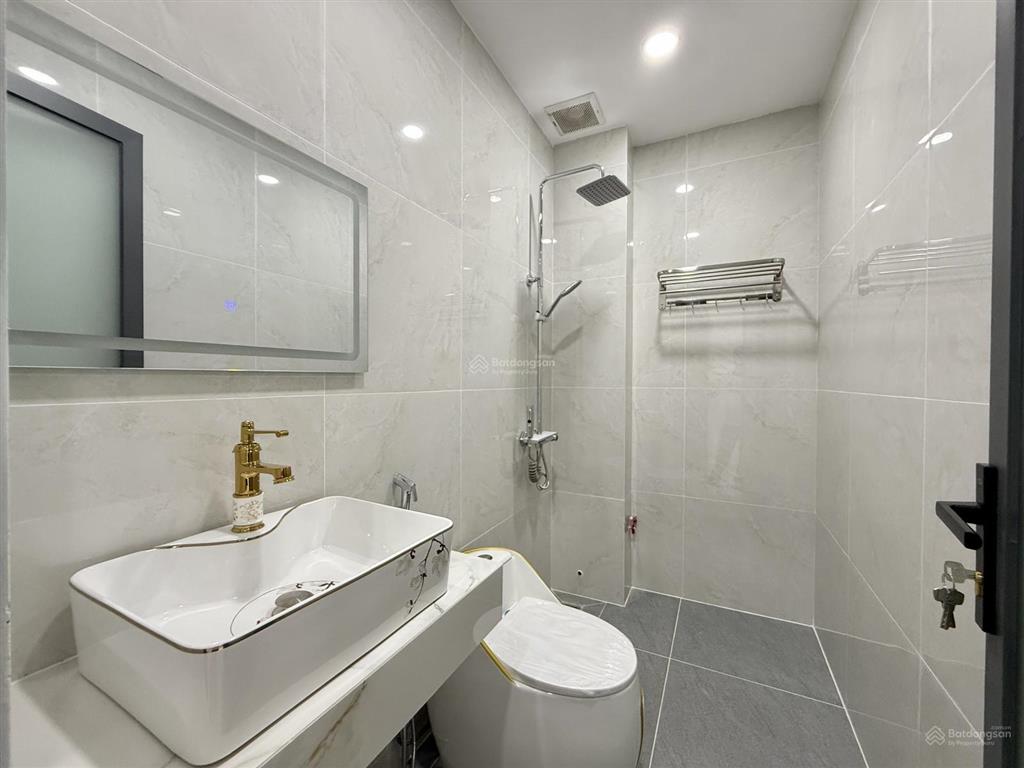 Nhà có thang máy, bên ubp và cụm trường học, dt4x20m, lửng, 3 lầu, 4pn, hướng đông nam, 8.35 tỷ