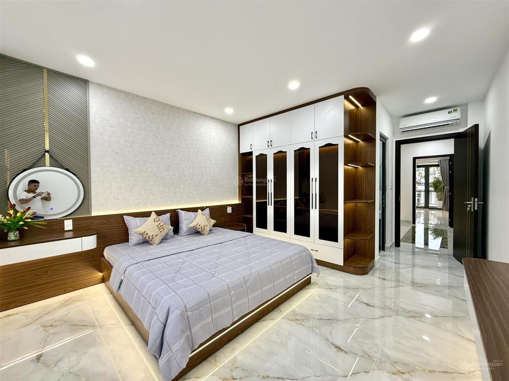 Nhà có thang máy, bên ubp và cụm trường học, dt4x20m, lửng, 3 lầu, 4pn, hướng đông nam, 8.35 tỷ