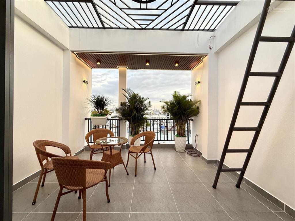 Nhà có thang máy, bên ubp và cụm trường học, dt4x20m, lửng, 3 lầu, 4pn, hướng đông nam, 8.35 tỷ