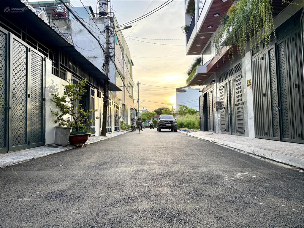 Nhà có thang máy, bên ubp và cụm trường học, dt4x20m, lửng, 3 lầu, 4pn, hướng đông nam, 8.35 tỷ