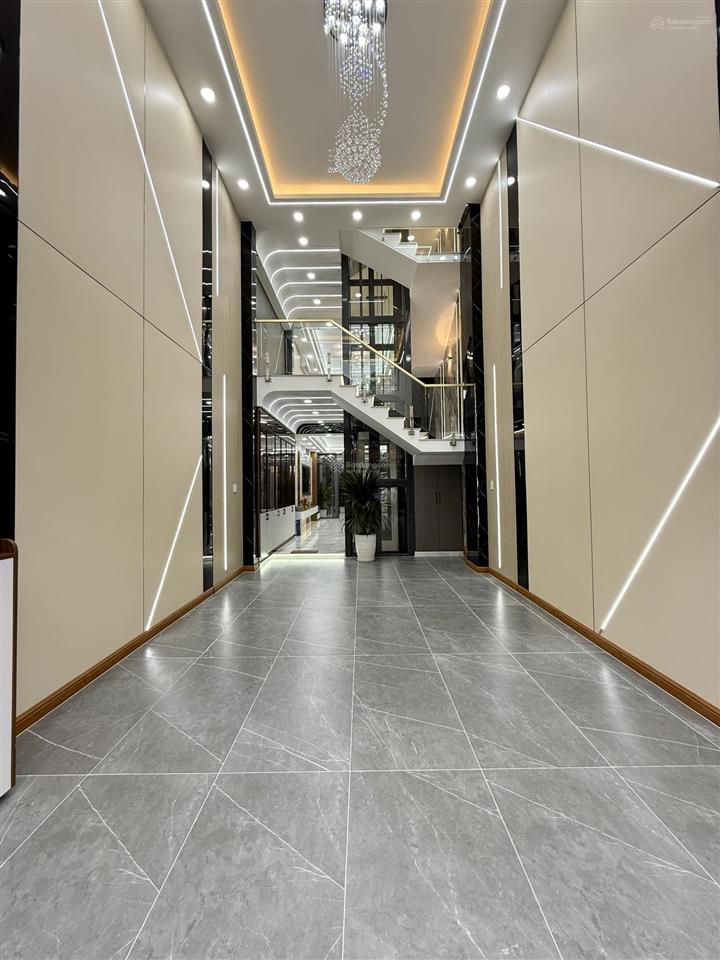 Nhà có thang máy, bên ubp và cụm trường học, dt4x20m, lửng, 3 lầu, 4pn, hướng đông nam, 8.35 tỷ