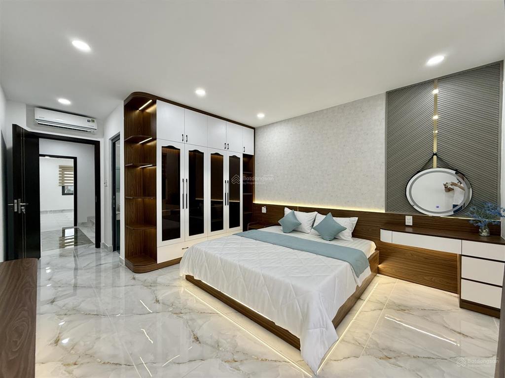 Nhà có thang máy, bên ubp và cụm trường học, dt4x20m, lửng, 3 lầu, 4pn, hướng đông nam, 8.35 tỷ