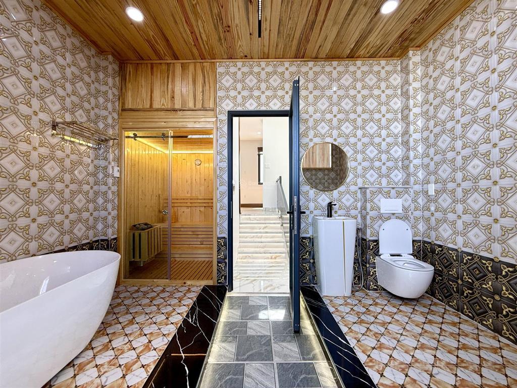 Nhà đường thông,bên chợ cầu đồng, dt4x20m, trệt, 3lầu, 4pn, sân ô tô, p.thờ, sân thượng, 7.15 tỷ