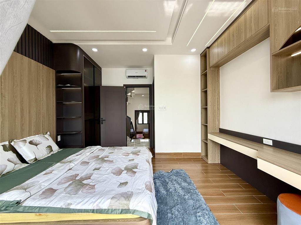 Nhà đường thông,bên chợ cầu đồng, dt4x20m, trệt, 3lầu, 4pn, sân ô tô, p.thờ, sân thượng, 7.15 tỷ